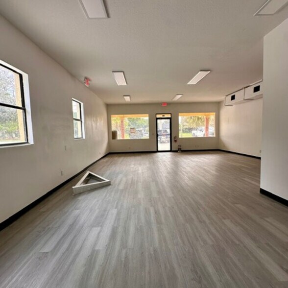 1300-1314 SW Bayshore Blvd, Port Saint Lucie, FL à louer - Photo de l’immeuble – Image 3 sur 12