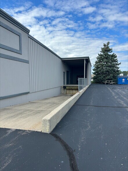 1161 58th St SW, Wyoming, MI à vendre - Photo de l’immeuble – Image 3 sur 5