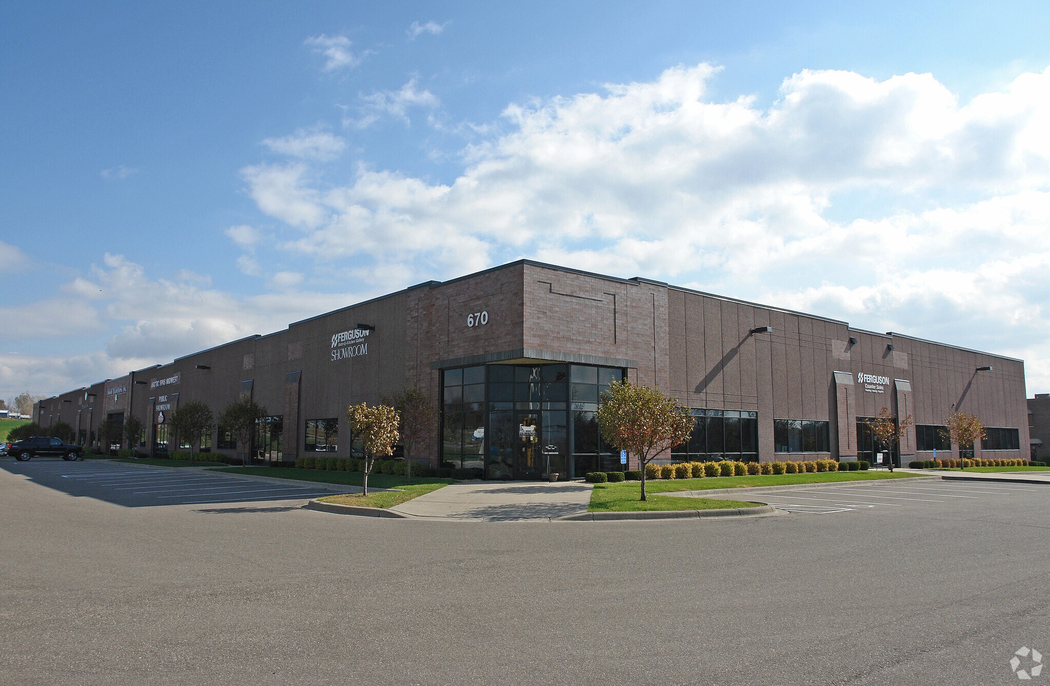 670 E Travelers Trl E, Burnsville, MN à louer Photo principale– Image 1 sur 5