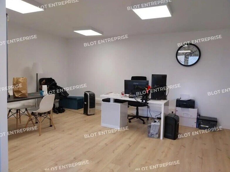Local d'activités dans Saint-Avé à vendre - Photo de l’immeuble – Image 2 sur 5