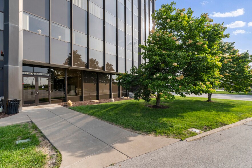 Bank Towers Portfolio portefeuille de 2 biens à vendre sur LoopNet.fr - Photo de l’immeuble – Image 3 sur 19