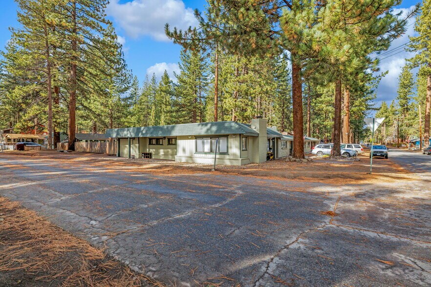 2975 Sacramento Ave, South Lake Tahoe, CA à vendre - Photo de l’immeuble – Image 1 sur 16