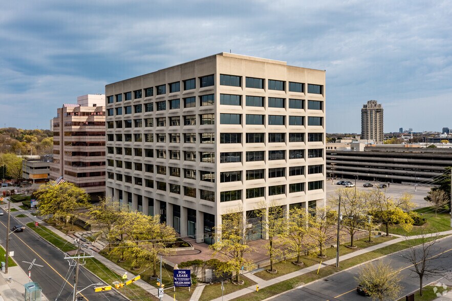225 Duncan Mill Rd, Toronto, ON à vendre - Photo de l’immeuble – Image 1 sur 9