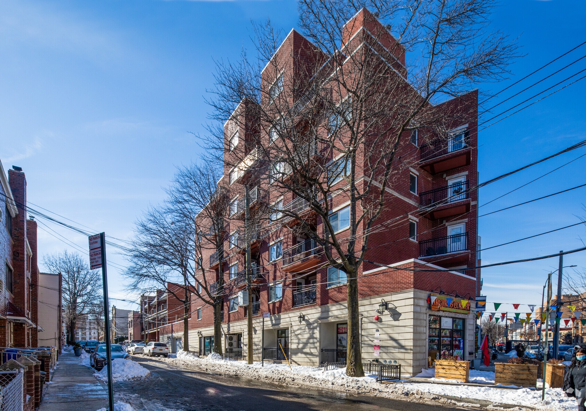 28-22 Astoria Blvd, Astoria, NY à louer Photo principale– Image 1 sur 5