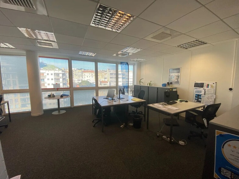 165 Avenue Du Prado, Marseille à louer - Photo de l’immeuble – Image 3 sur 11