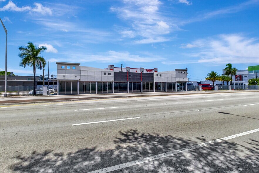 925 W Broward Blvd, Fort Lauderdale, FL à louer - Photo de l’immeuble – Image 3 sur 61