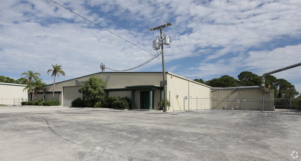 17061 Alico Center Rd, Fort Myers, FL à louer - Photo de l’immeuble – Image 2 sur 13