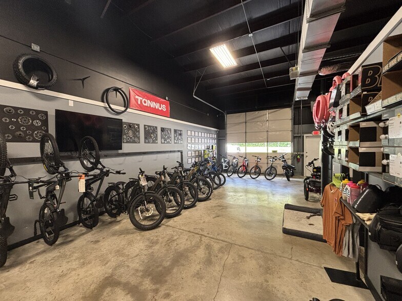 1008 W Farmer St, Ozark, MO à louer - Photo de l’immeuble – Image 3 sur 13