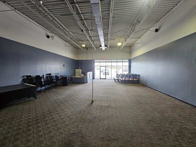 1811-1833 Mckees Rocks Rd, McKees Rocks, PA à louer - Photo de l’immeuble – Image 3 sur 17