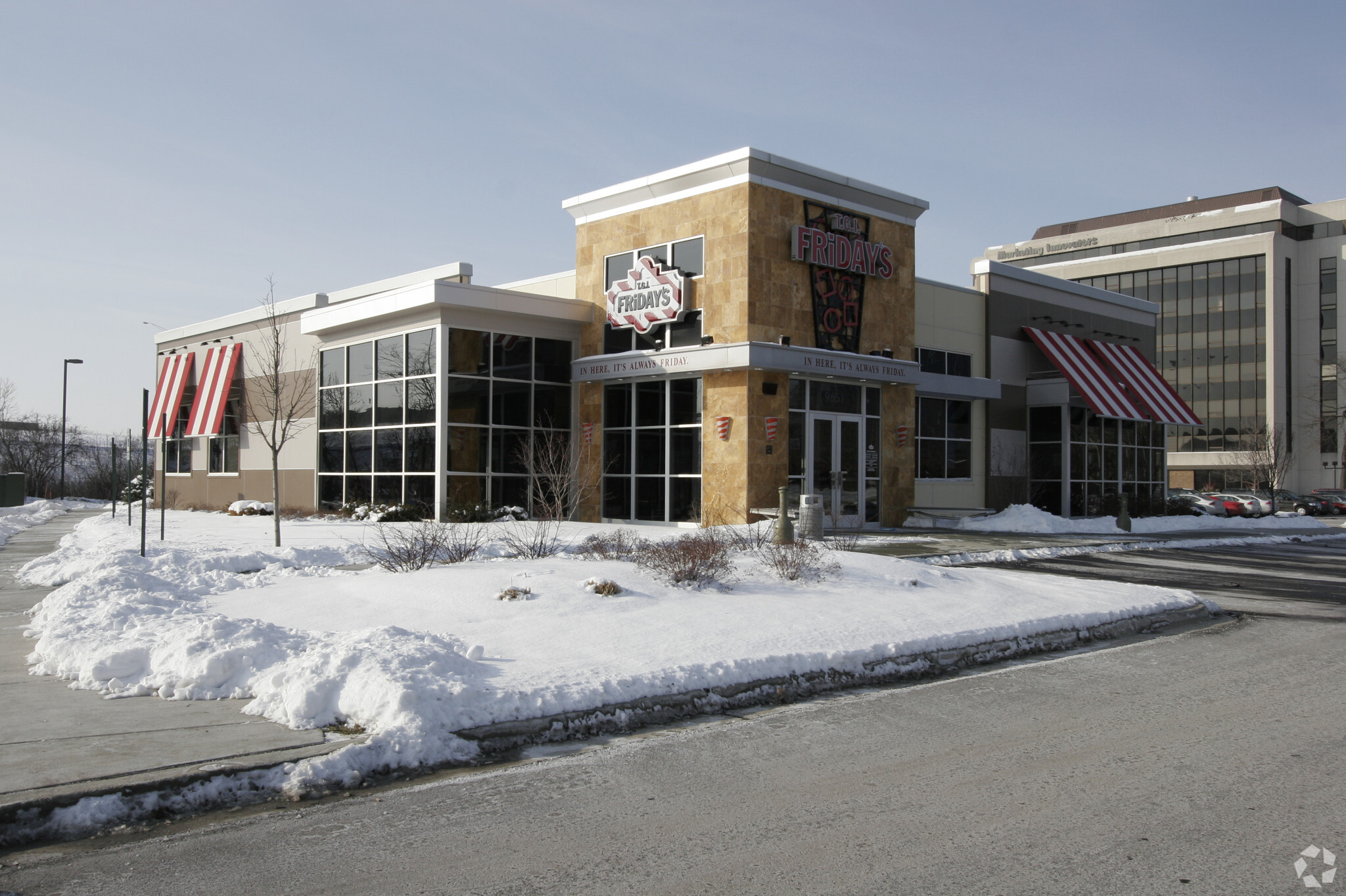 9651 W Higgins Rd, Rosemont, IL à louer Photo principale– Image 1 sur 7