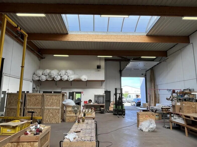 Local d’activités dans Décines-Charpieu à louer - Photo intérieure – Image 3 sur 7