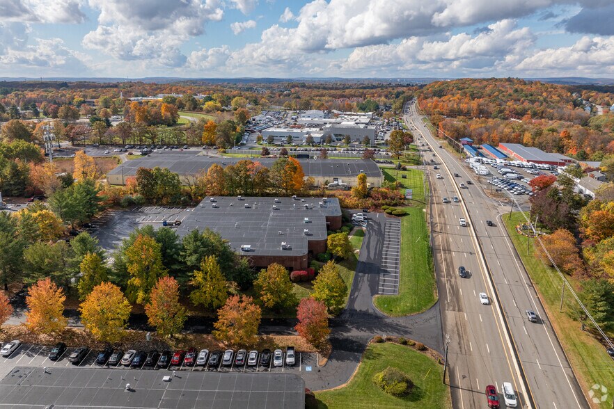810 Boston Tpke, Shrewsbury, MA à louer - Photo de l’immeuble – Image 3 sur 5