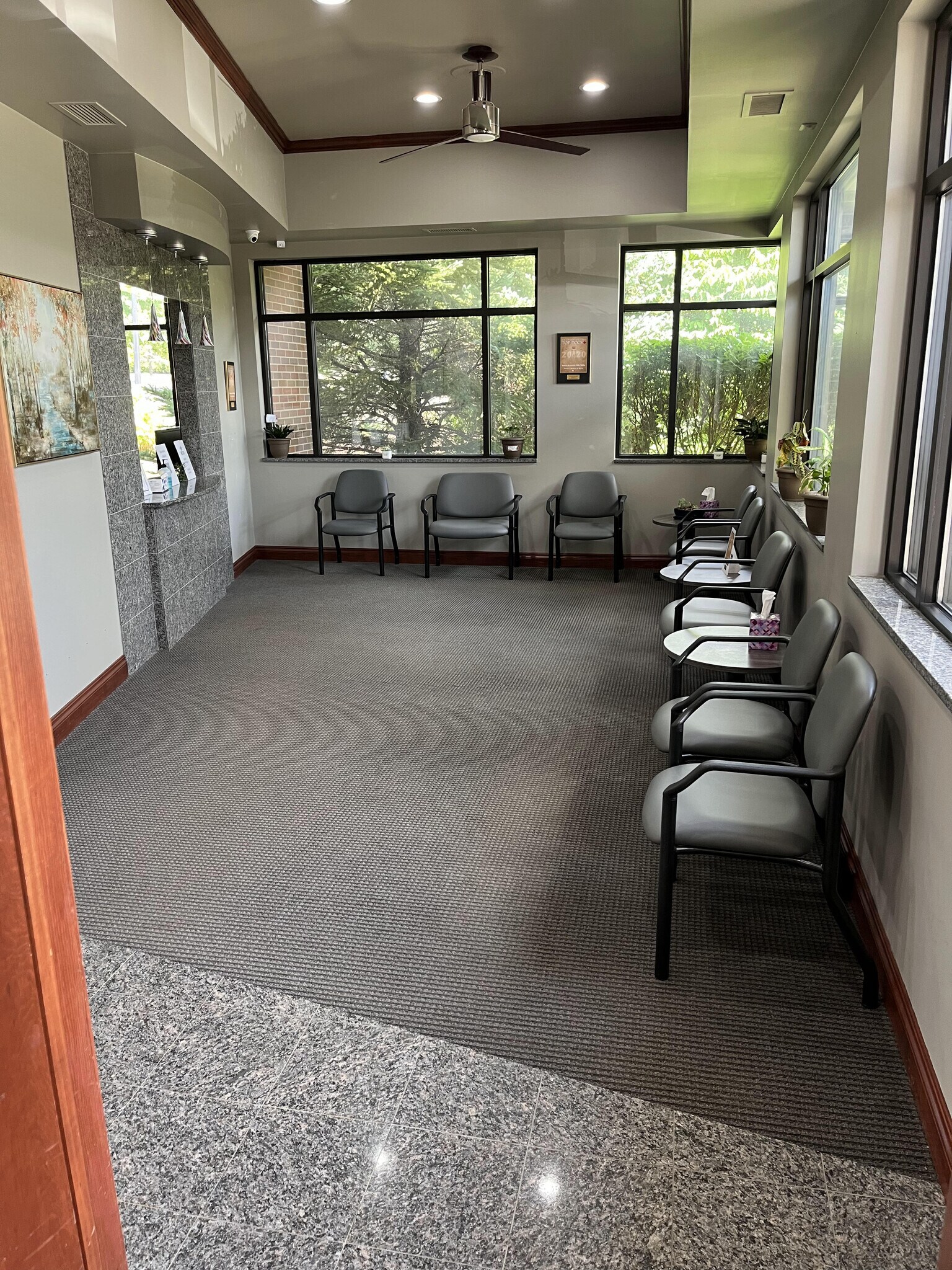 27750 Middlebelt Rd, Farmington Hills, MI à louer Photo intérieure– Image 1 sur 45