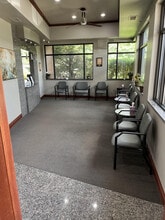 27750 Middlebelt Rd, Farmington Hills, MI à louer Photo intérieure– Image 1 sur 45