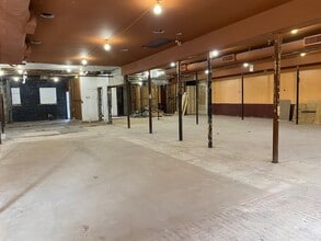 2-28 Jericho Tpke, Jericho, NY à louer Photo intérieure– Image 2 sur 3