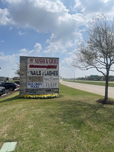 7417 W Grand Pky S, Richmond, TX à louer - Photo de l’immeuble – Image 3 sur 8