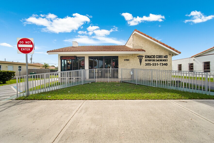 9950 40th St, Miami, FL à vendre - Photo de l’immeuble – Image 1 sur 31