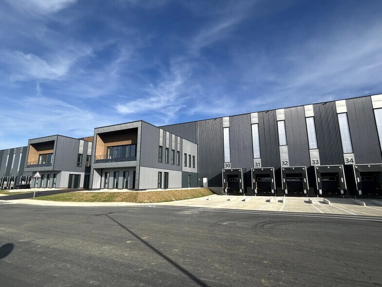 Rue De Sancey, Sens à louer - Photo de l’immeuble – Image 1 sur 3