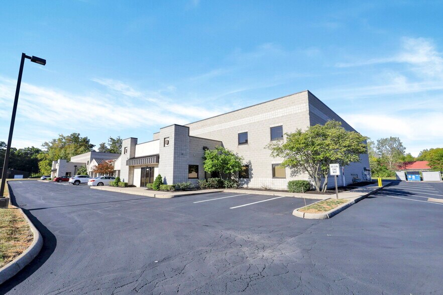 6361 Nicholas Dr, Columbus, OH à louer - Photo de l’immeuble – Image 2 sur 12