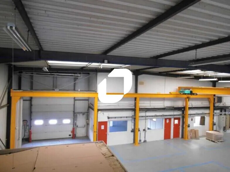 Local d’activités dans Voisins-le-Bretonneux à louer - Photo intérieure – Image 2 sur 10