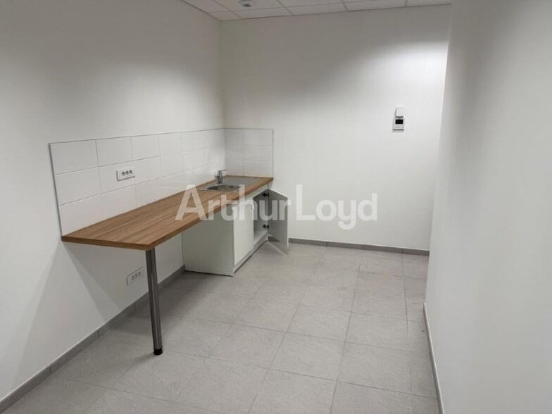Bureau dans Onnaing à louer - Photo intérieure – Image 3 sur 5
