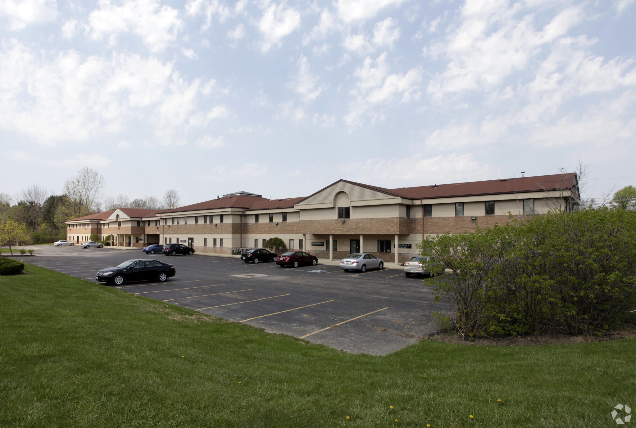 1000 S Cleveland-Massillon Rd, Akron, OH à louer Photo de l’immeuble– Image 1 sur 2