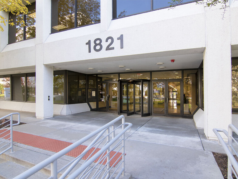 1821 Walden Office Sq, Schaumburg, IL à louer - Photo de l’immeuble – Image 3 sur 7