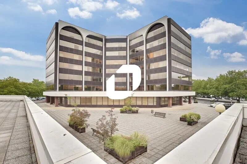 Bureau dans Évry-Courcouronnes à vendre Photo de l’immeuble– Image 1 sur 12