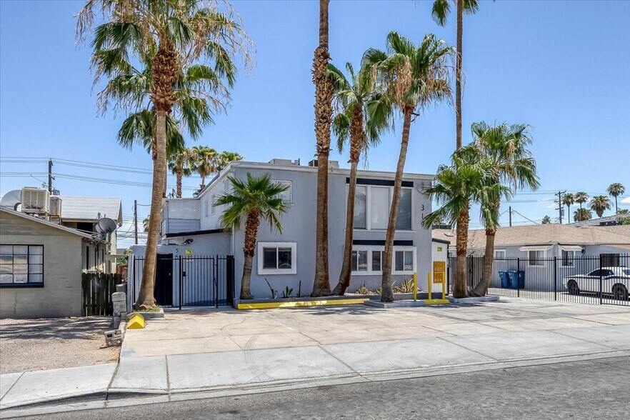 319 S 10th St, Las Vegas, NV à vendre - Photo de l’immeuble – Image 3 sur 24