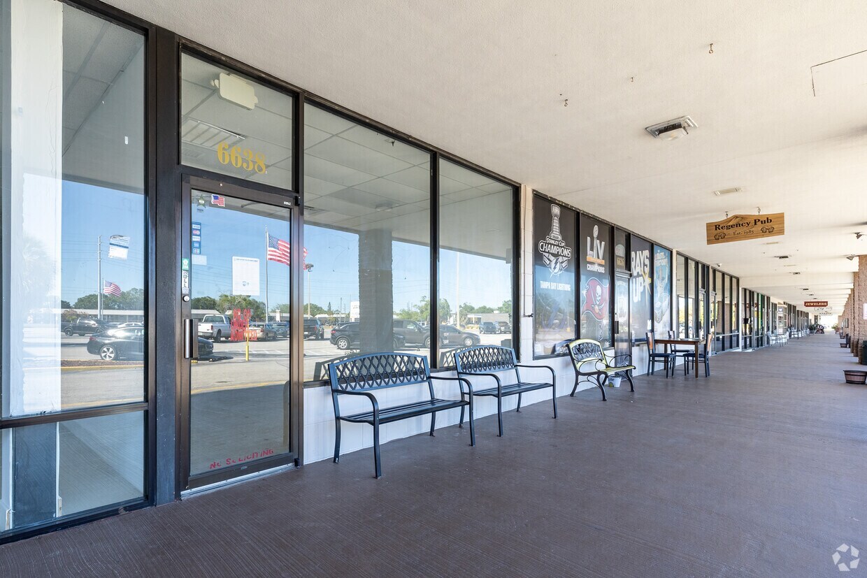 6658 Ridge Rd, Port Richey, FL à louer Photo intérieure– Image 1 sur 4