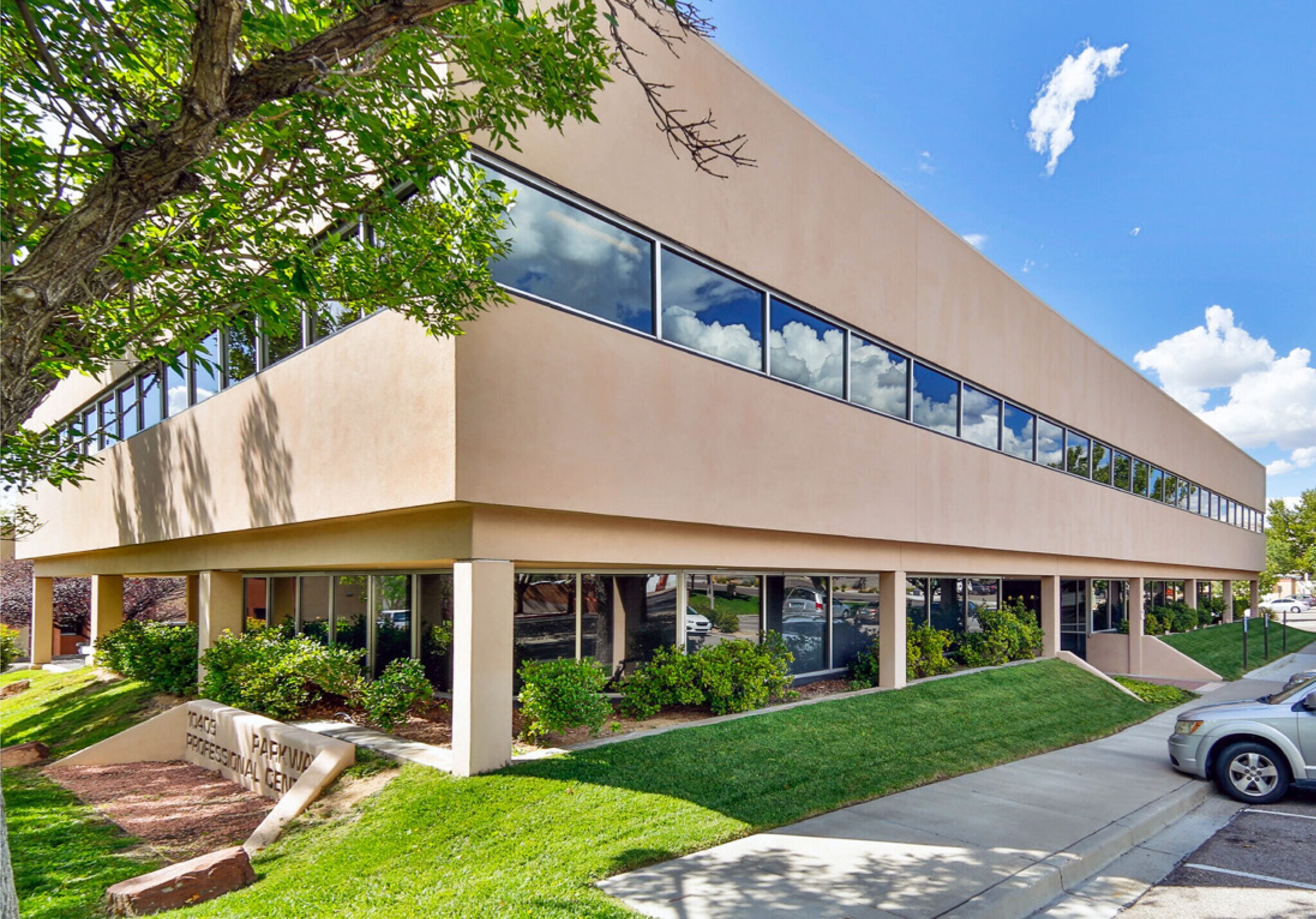 10409 Montgomery Blvd NE, Albuquerque, NM à louer Photo de l’immeuble– Image 1 sur 11