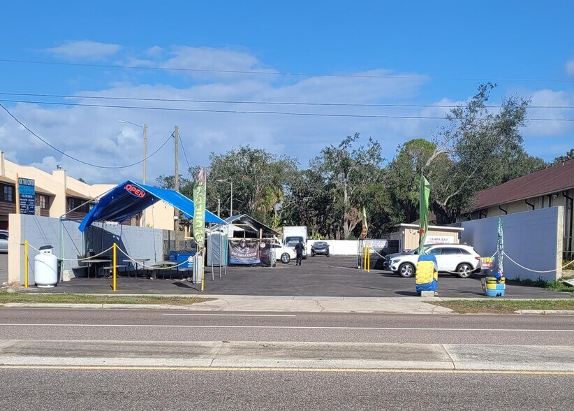 6111 Memorial Hwy, Tampa, FL à vendre - Photo de l’immeuble – Image 1 sur 1