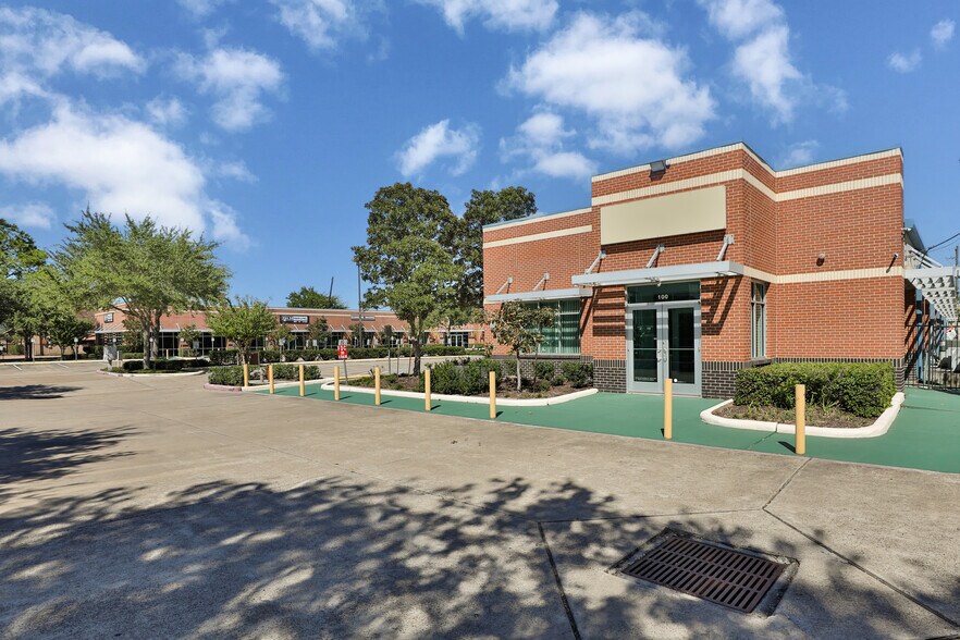 202 N Texas Ave, Webster, TX à louer - Photo de l’immeuble – Image 3 sur 28