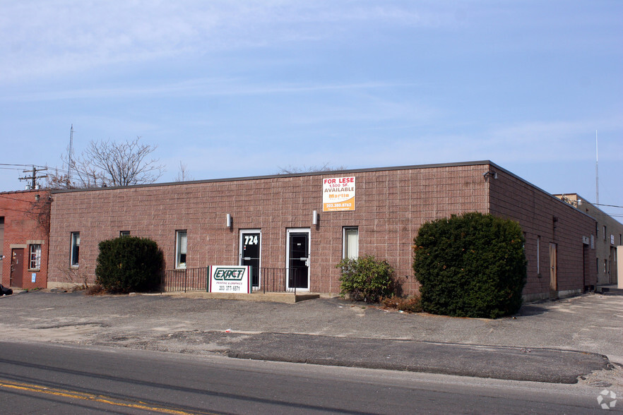 724 Honeyspot Rd, Stratford, CT à louer - Photo de l’immeuble – Image 2 sur 4