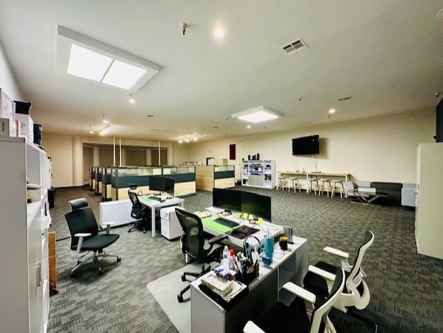 5240 W Charleston Blvd, Las Vegas, NV à vendre Photo intérieure– Image 1 sur 7