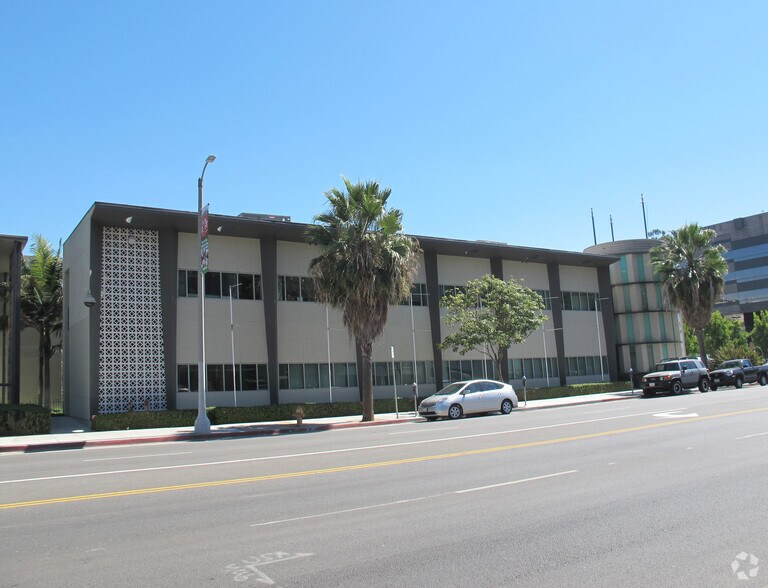 3400 Cahuenga Blvd W, Los Angeles, CA à louer - Photo de l’immeuble – Image 2 sur 21