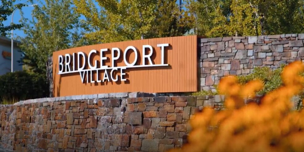 7227-7393 SW Bridgeport Rd, Portland, OR à louer - Photo de l’immeuble – Image 1 sur 7