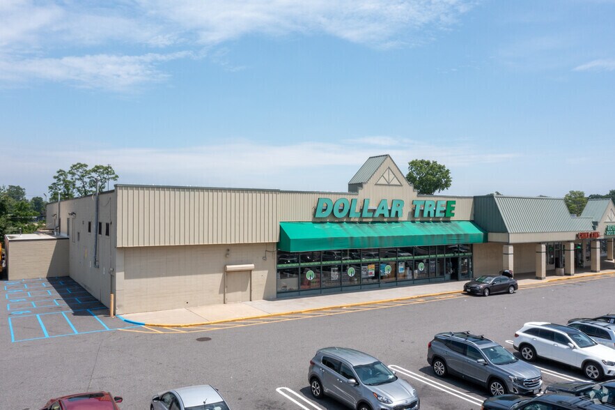 1741-1789 Grand Ave, Baldwin, NY à louer - Photo de l’immeuble – Image 3 sur 12