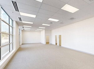 10812 Bryton Corporate Center Dr, Huntersville, NC à louer Photo intérieure– Image 2 sur 3