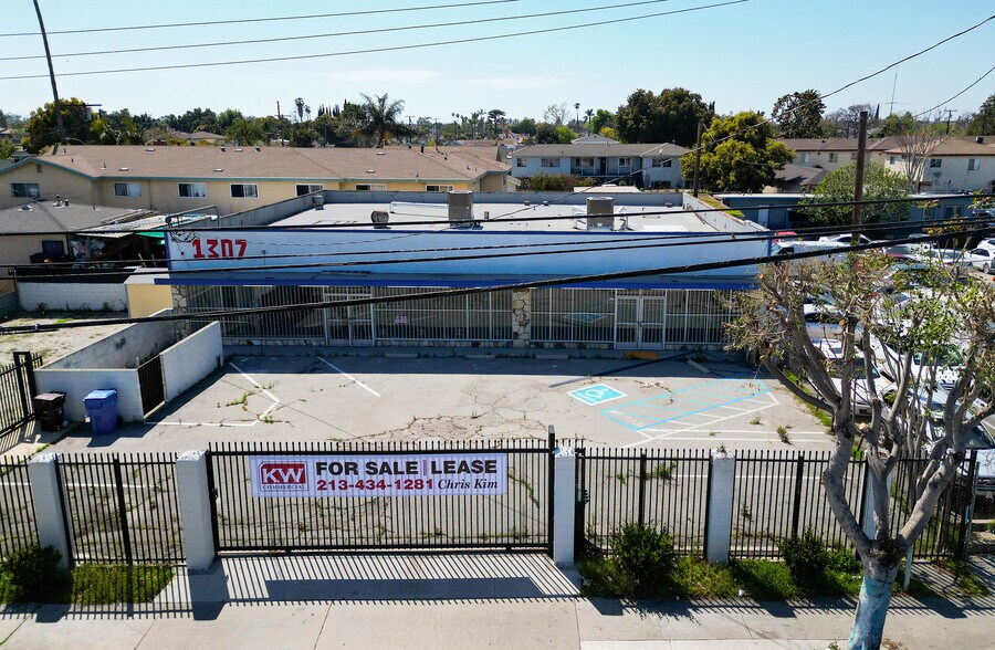 1301-1307 N. Long Beach, Compton 2 lots portefeuille de 2 biens à vendre sur LoopNet.fr - Photo de l’immeuble – Image 1 sur 21