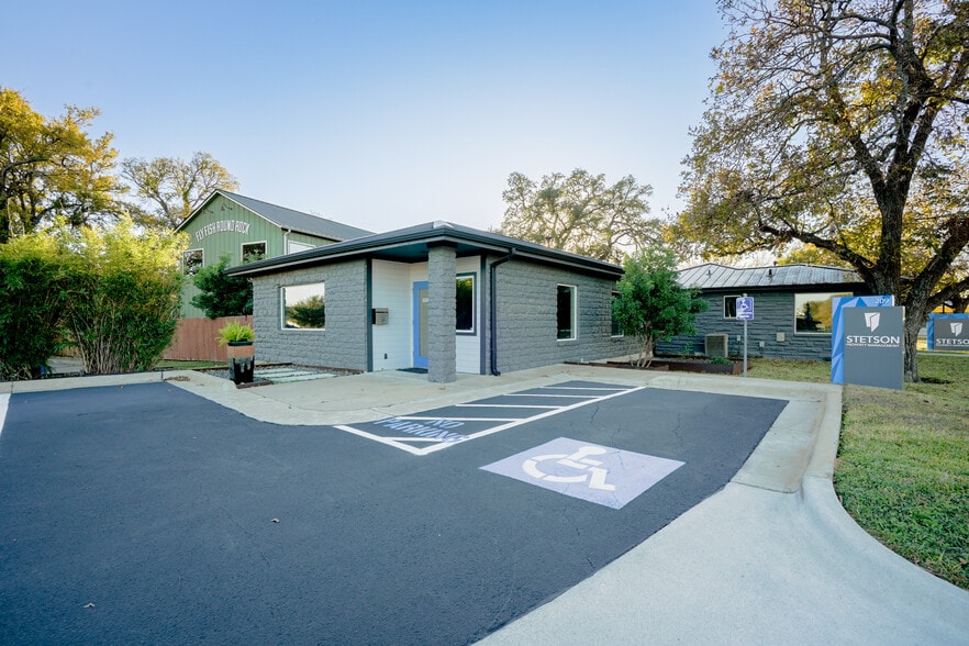 209 Round Rock Ave, Round Rock, TX à louer - Photo de l’immeuble – Image 3 sur 3