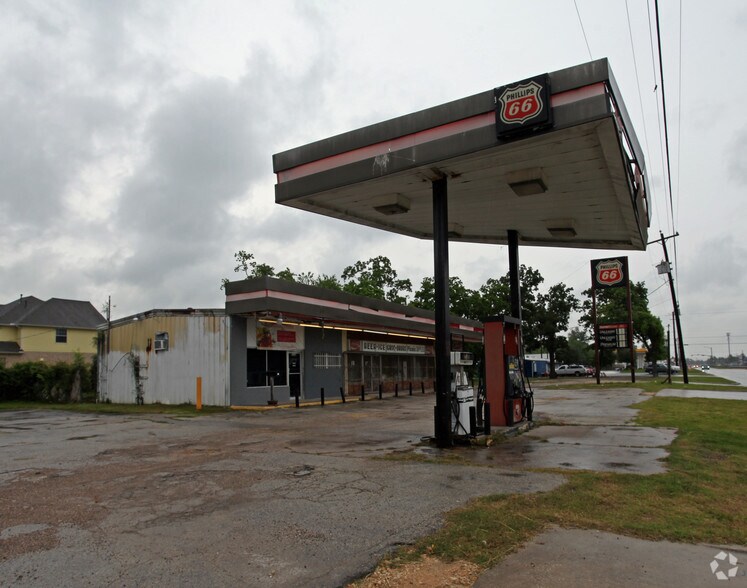 8225-8231 C E King Pky, Houston, TX à vendre - Photo de l’immeuble – Image 2 sur 4