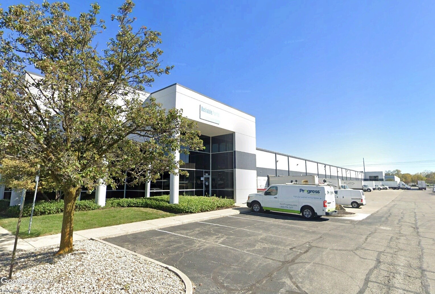 8460 Bearing Dr, Indianapolis, IN à louer Photo de l’immeuble– Image 1 sur 3
