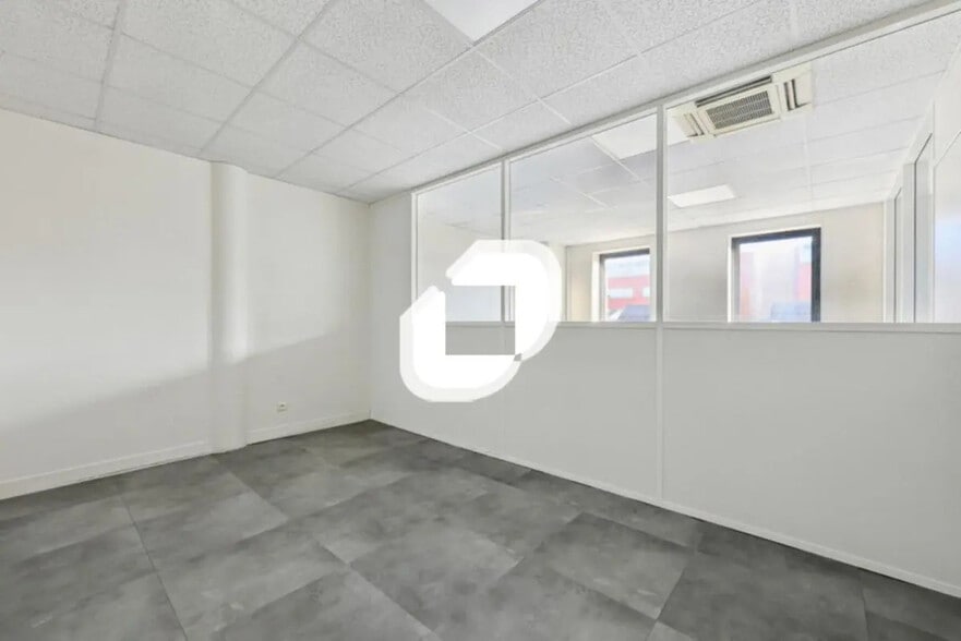 Bureau dans Bussy-Saint-Georges à vendre - Photo intérieure – Image 3 sur 4