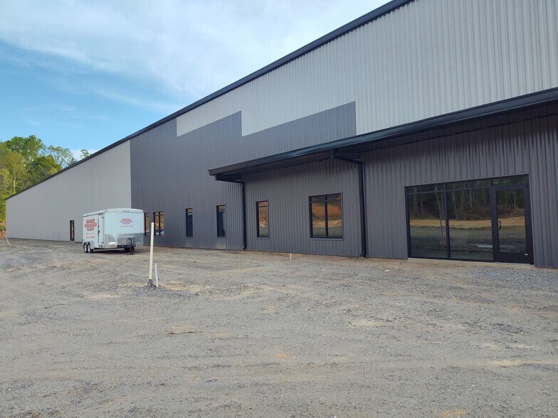 0 College Dr, Marion, NC à louer - Photo de l’immeuble – Image 2 sur 3