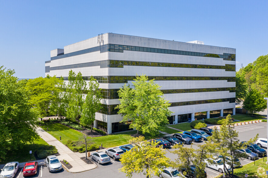 105 Fieldcrest Ave, Edison, NJ à louer - Photo de l’immeuble – Image 2 sur 9