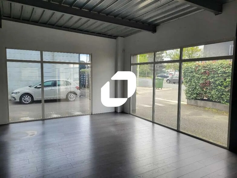 Local d’activités dans Mérignac à louer - Photo de l’immeuble – Image 2 sur 7