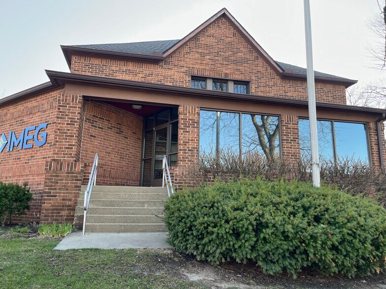 201 S Ann Arbor St, Saline, MI à vendre - Photo de l’immeuble – Image 1 sur 14