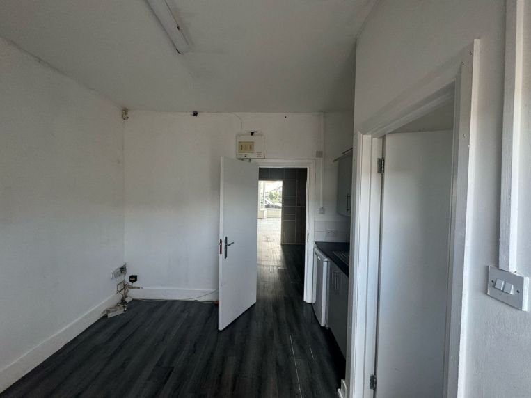 90 Church St, Weybridge à louer - Photo intérieure – Image 3 sur 7