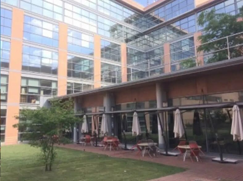 Bureau dans Ivry-sur-Seine à louer - Photo de l’immeuble – Image 2 sur 5